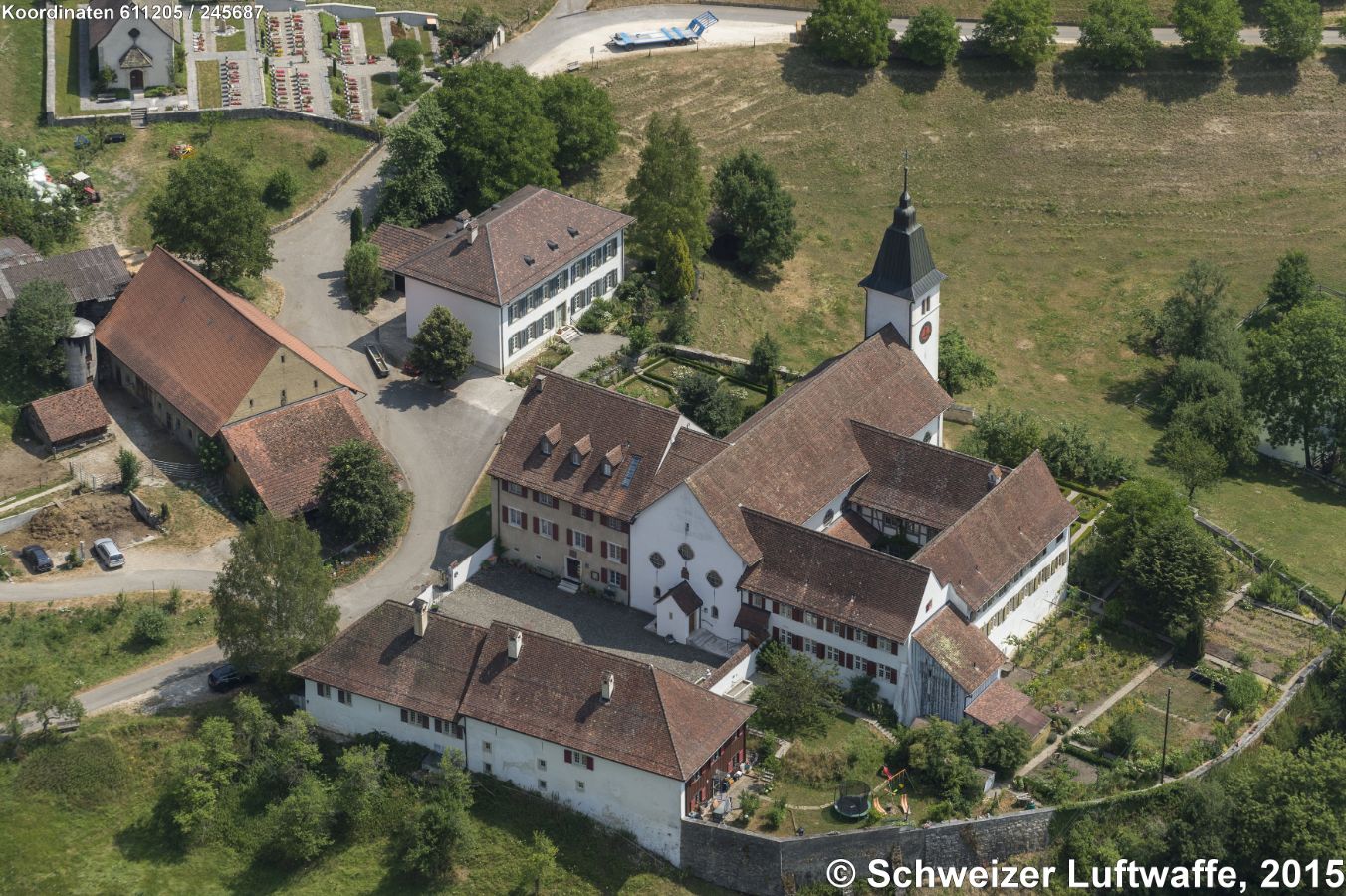 Ehemaliges Benediktiner-Kloster Beinwil (SO); Position: 2'611'195.46, 1'245'746.11 - Gegründet wurde das Kloster um 1100 vom lokalen Adel. - Heute gehört das Kloster einer Stiftung, welche die Gebäude christlichen Gemeinschaften zur Verfügung stellt.
